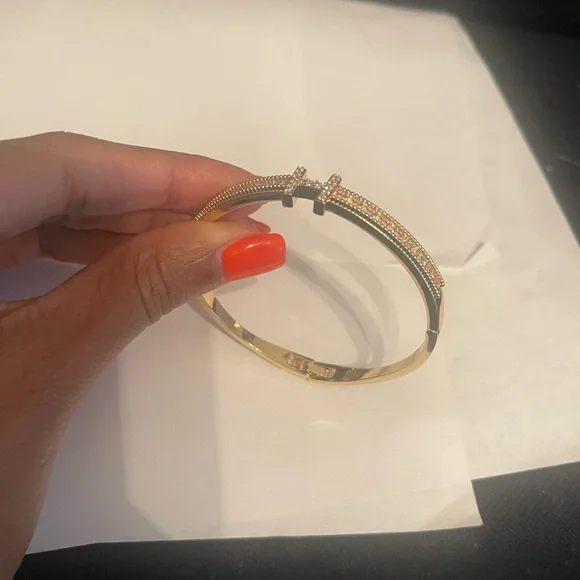 Gold H Bracelet - Picture 4 of 5